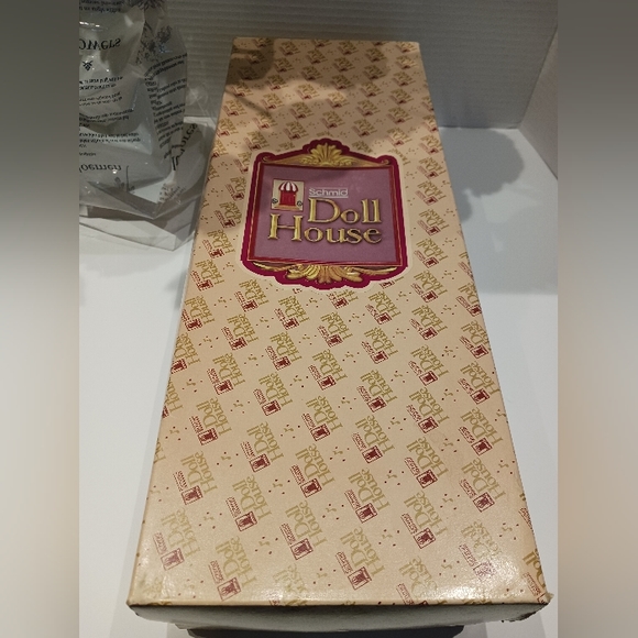 Schmid - 1984 Porcelain Music Box Doll - Picture 8 of 9